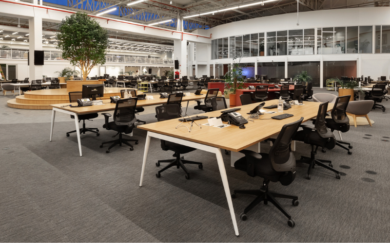 Mesa Plataforma com Pé Conico
