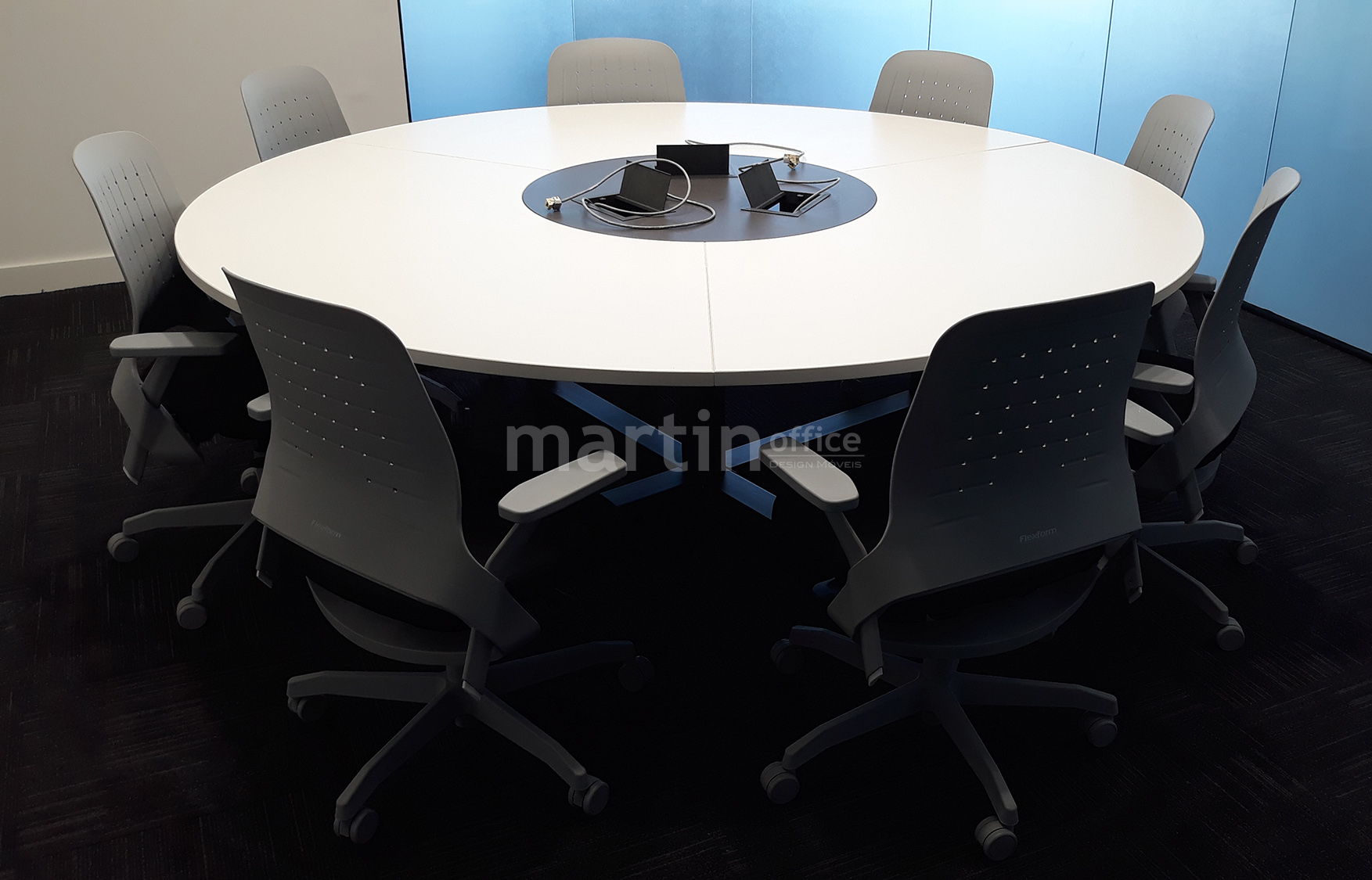 mesa-de-reuniao-redonda-com-conectores